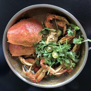 红汤咖喱蟹的做法 步骤3