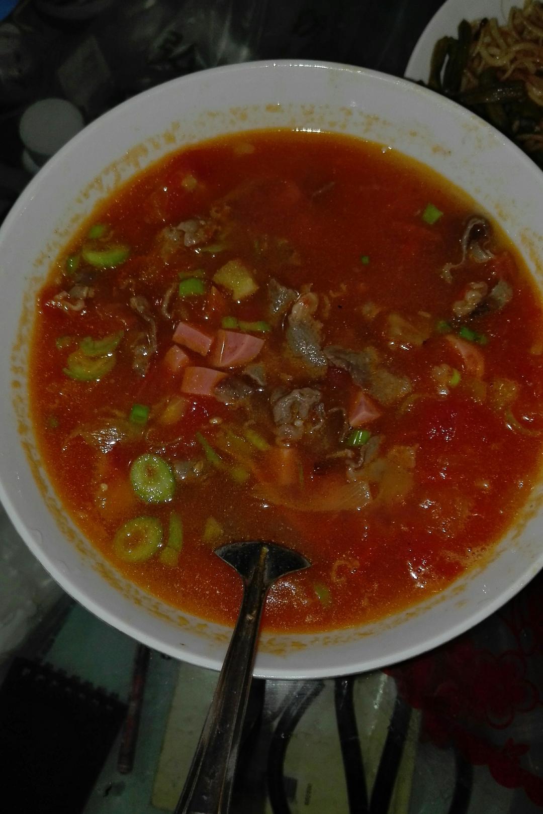 金针菇肥牛番茄锅