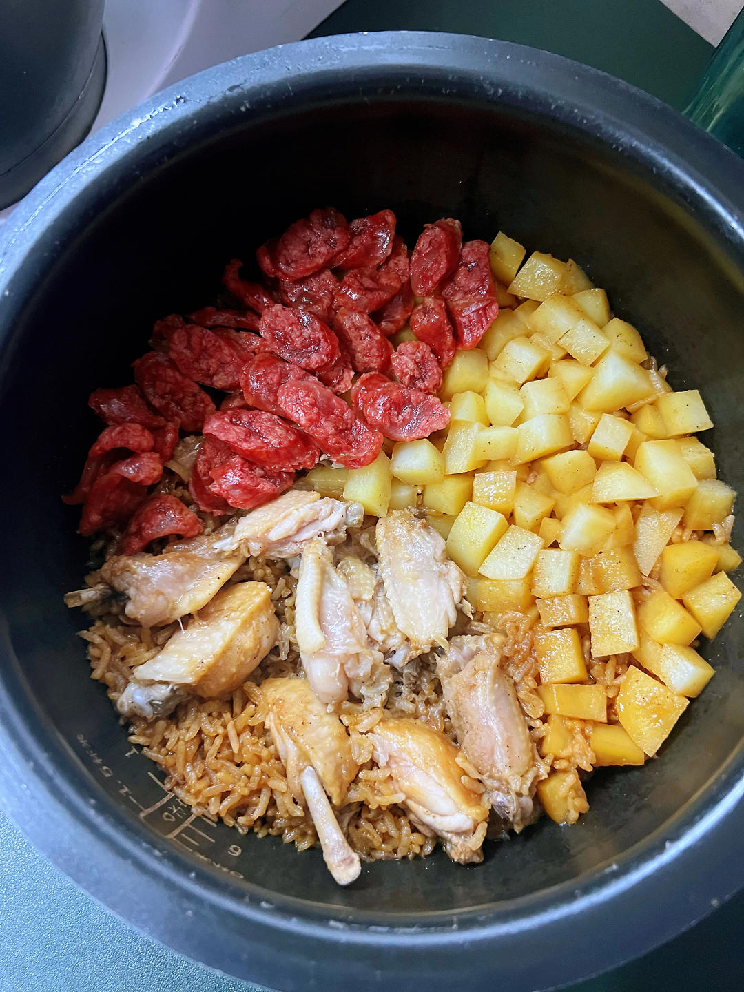 电饭煲广式腊肠煲仔饭