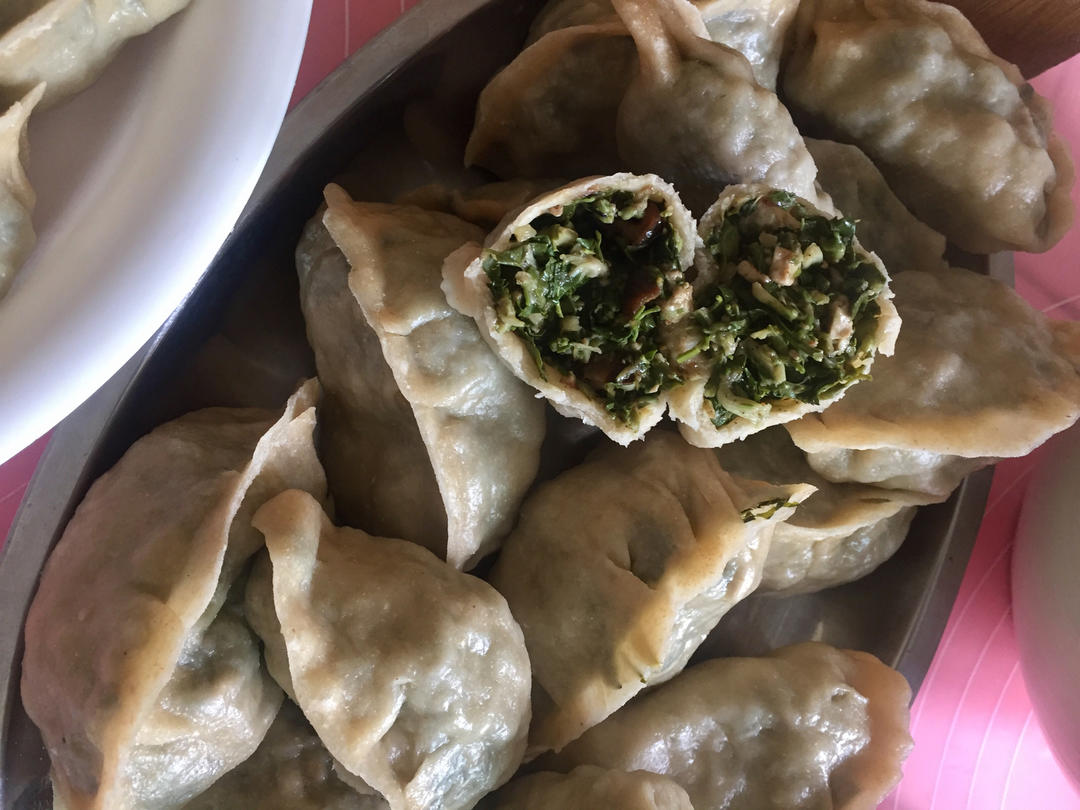 馅大皮薄的小小蒸饺