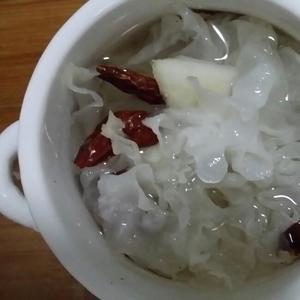 红枣银耳雪梨汤的做法 步骤2