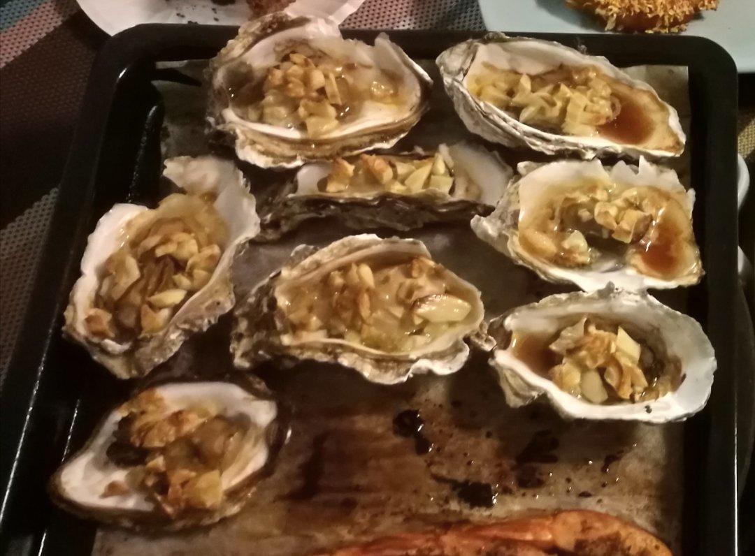烤生蚝 生蚝好吃关键是蒜茸做得好