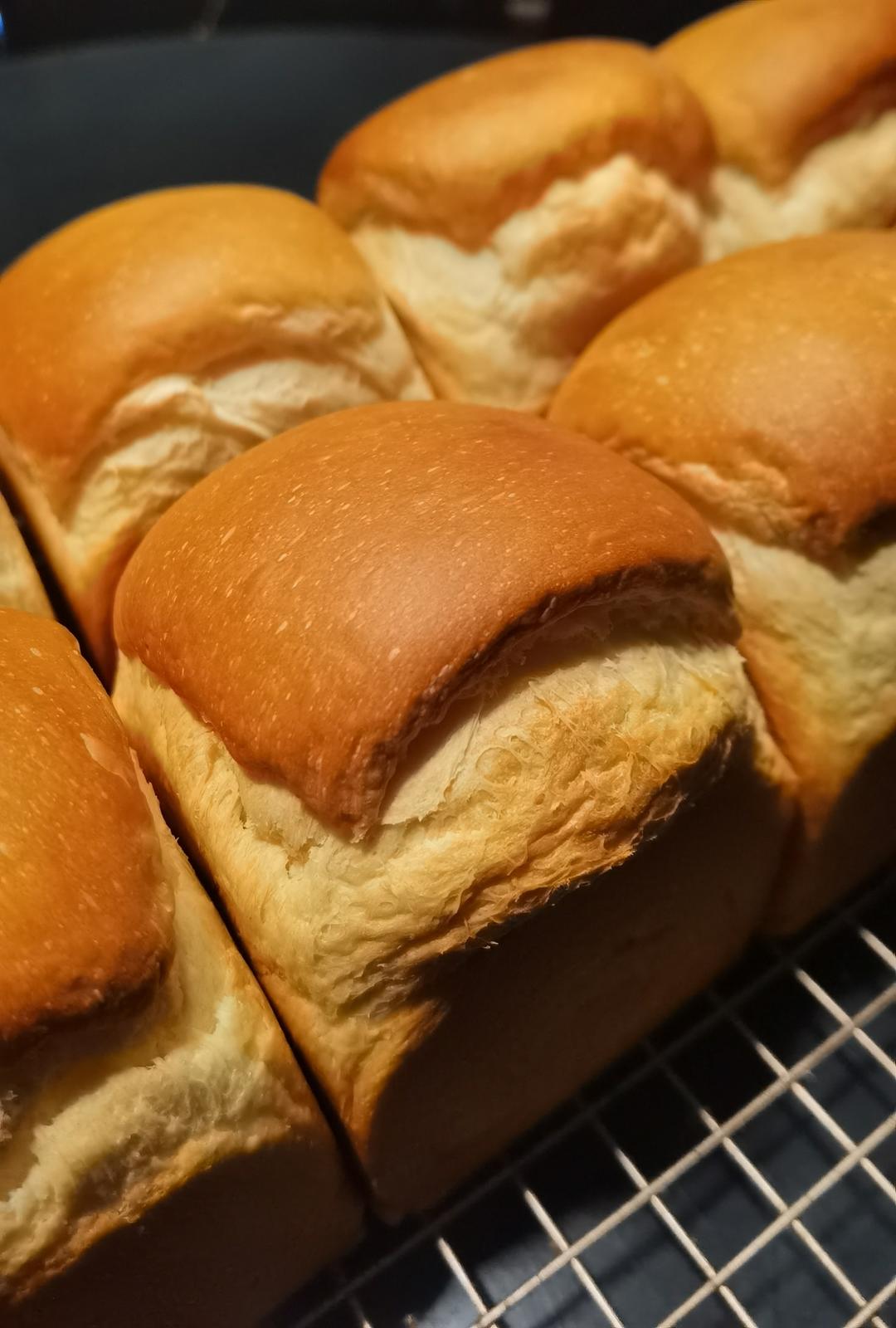 『醇香椰浆嫩白吐司』