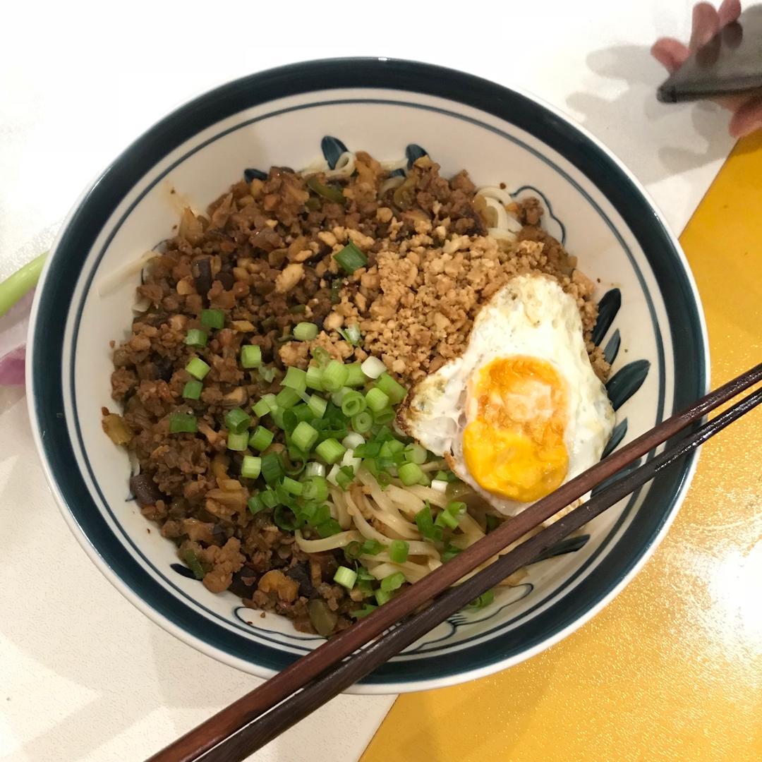 香菇肉燥面