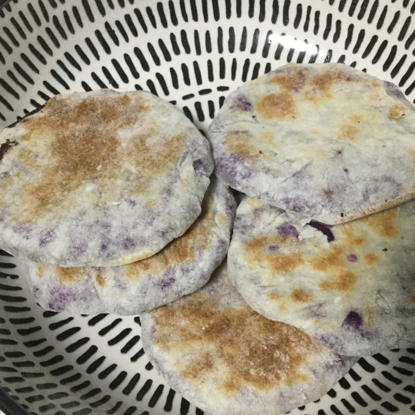 【饺子皮紫薯饼】
