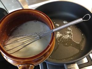 独创椰浆滑炒蛋白的做法 步骤2