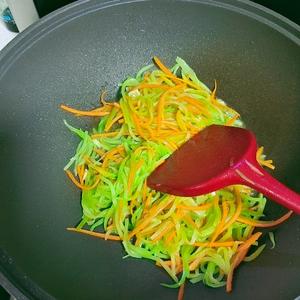 清炒莴苣（莴笋）胡萝卜🥕丝的做法 步骤3
