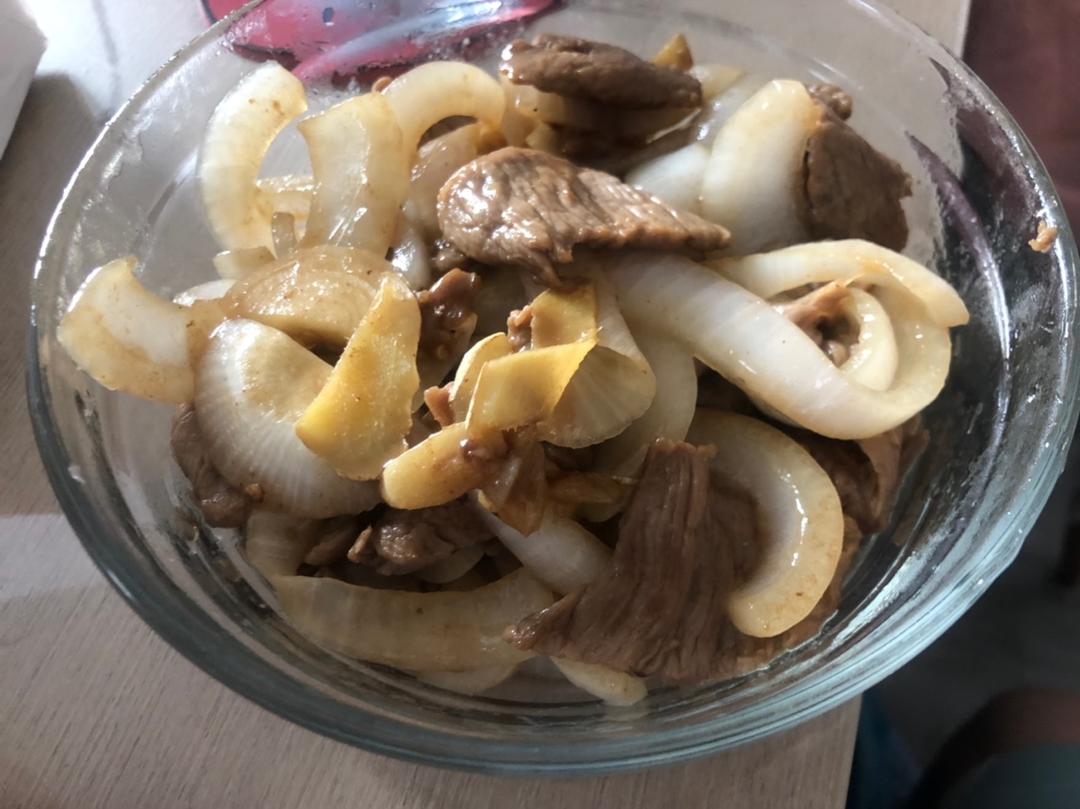 厨师长教你：“葱爆牛肉”的家常做法，葱香味浓郁先收藏起来