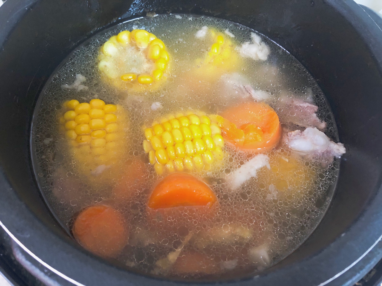 玉米排骨红萝卜汤
