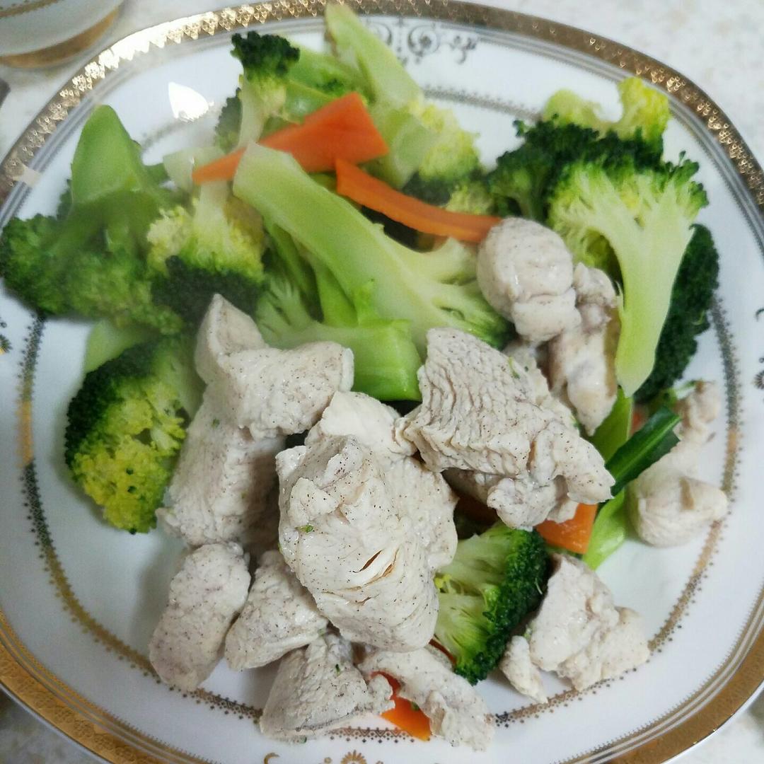 胖小白熊做的水煮鸡胸西兰花减肥餐