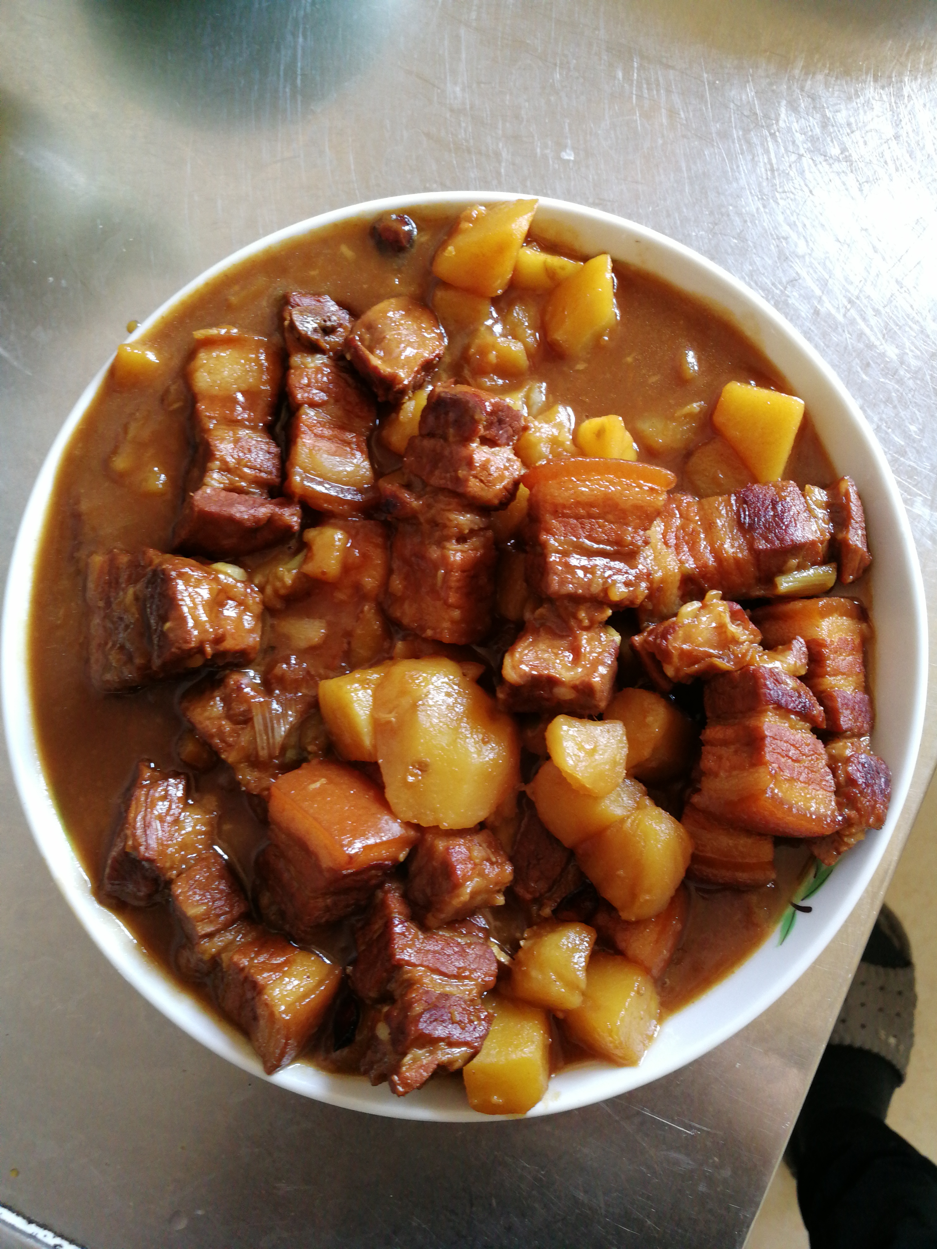 红烧肉焖土豆图片