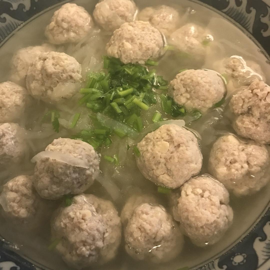 【10分钟系列】白萝卜豆腐圆子汤