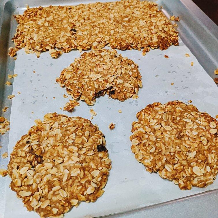 超级酥脆的无糖低脂全麦燕麦片饼干