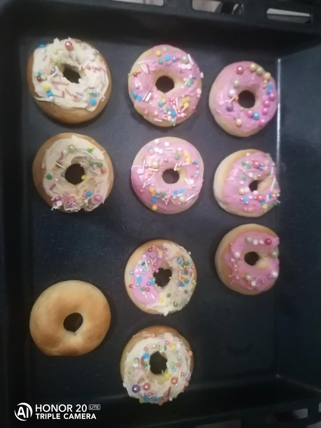 面包版巧克力甜甜圈