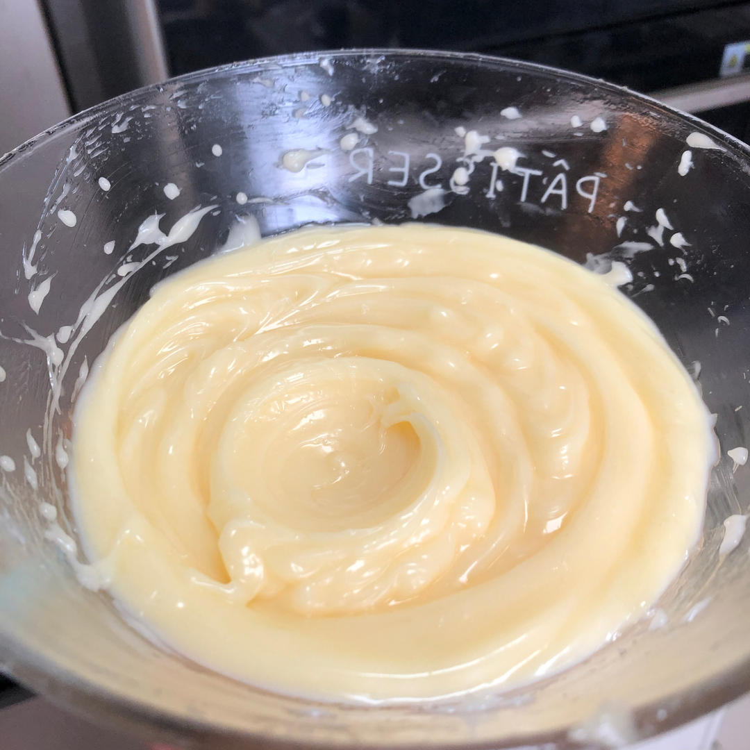 比丘比沙拉酱好吃的肉松面包里透明的奶香酱