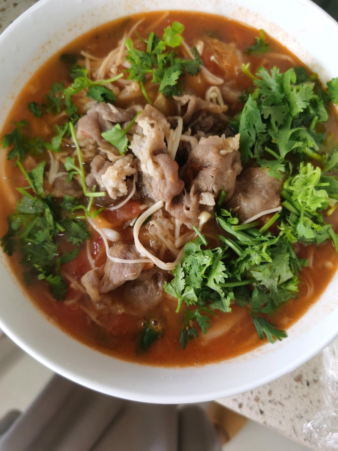 金针菇番茄肥牛卷