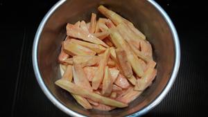 台灣小吃--甘梅地瓜薯條的做法 步骤3