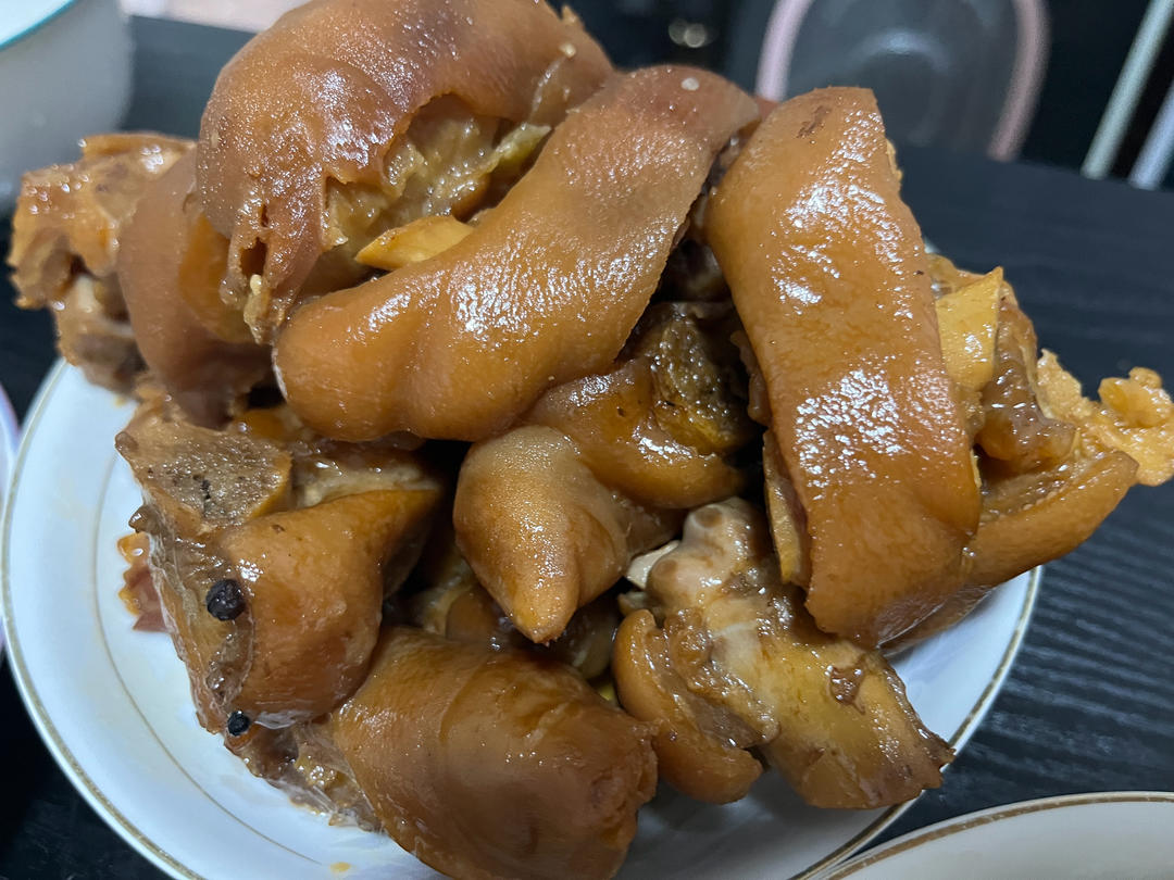 美味的家常菜：红烧猪蹄
