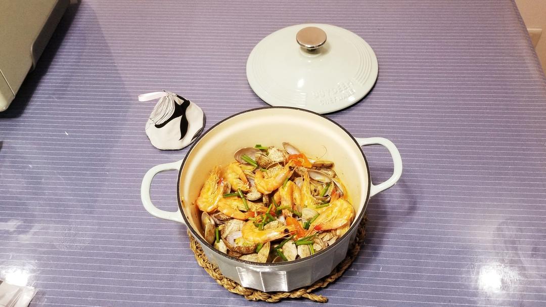 【北鼎珐琅铸铁锅食谱】海鲜一锅焖