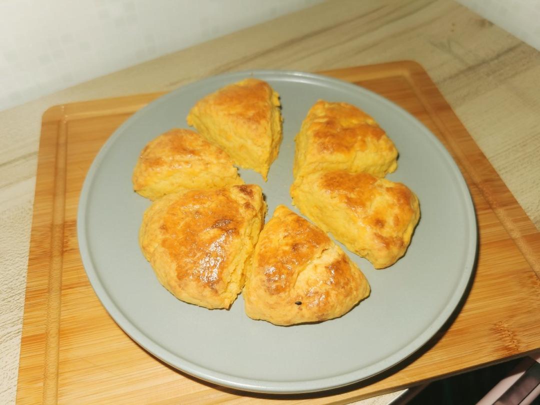 咸蛋黄肉松司康
