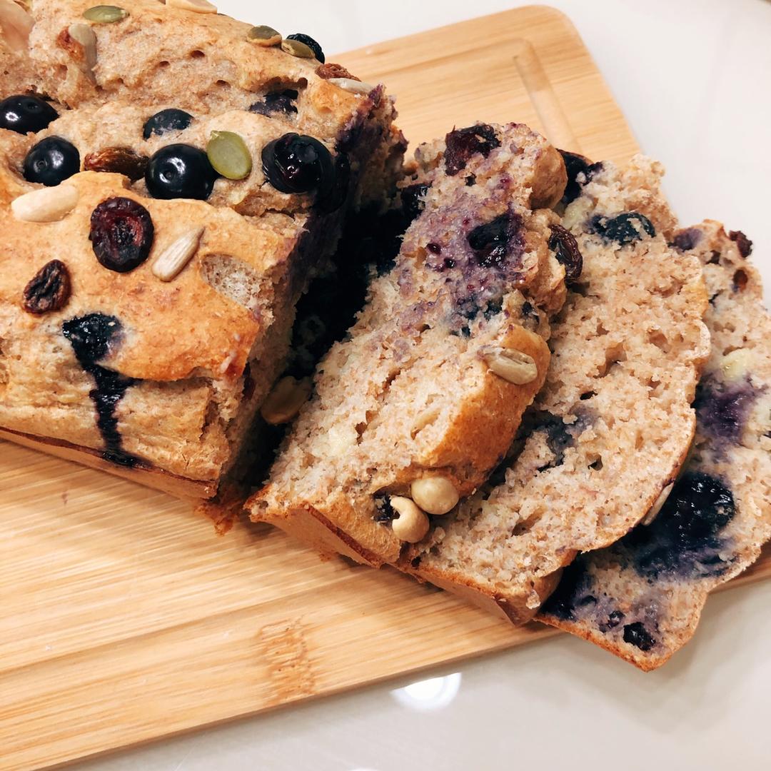 无油无糖香蕉蓝莓全麦杂粮蛋糕
