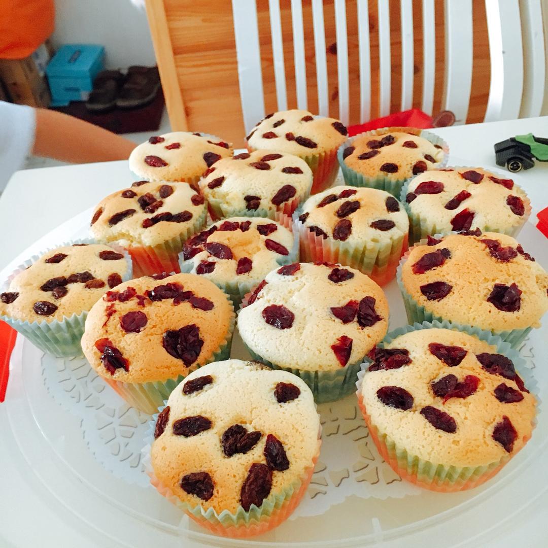 原味海绵纸杯蛋糕（非常适合裱花、盖糖皮的cupcake方子）