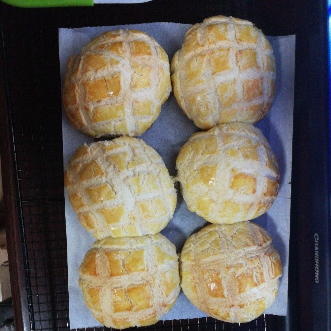 好吃到炸裂的港式菠萝包（附带制作酥皮的小视频）