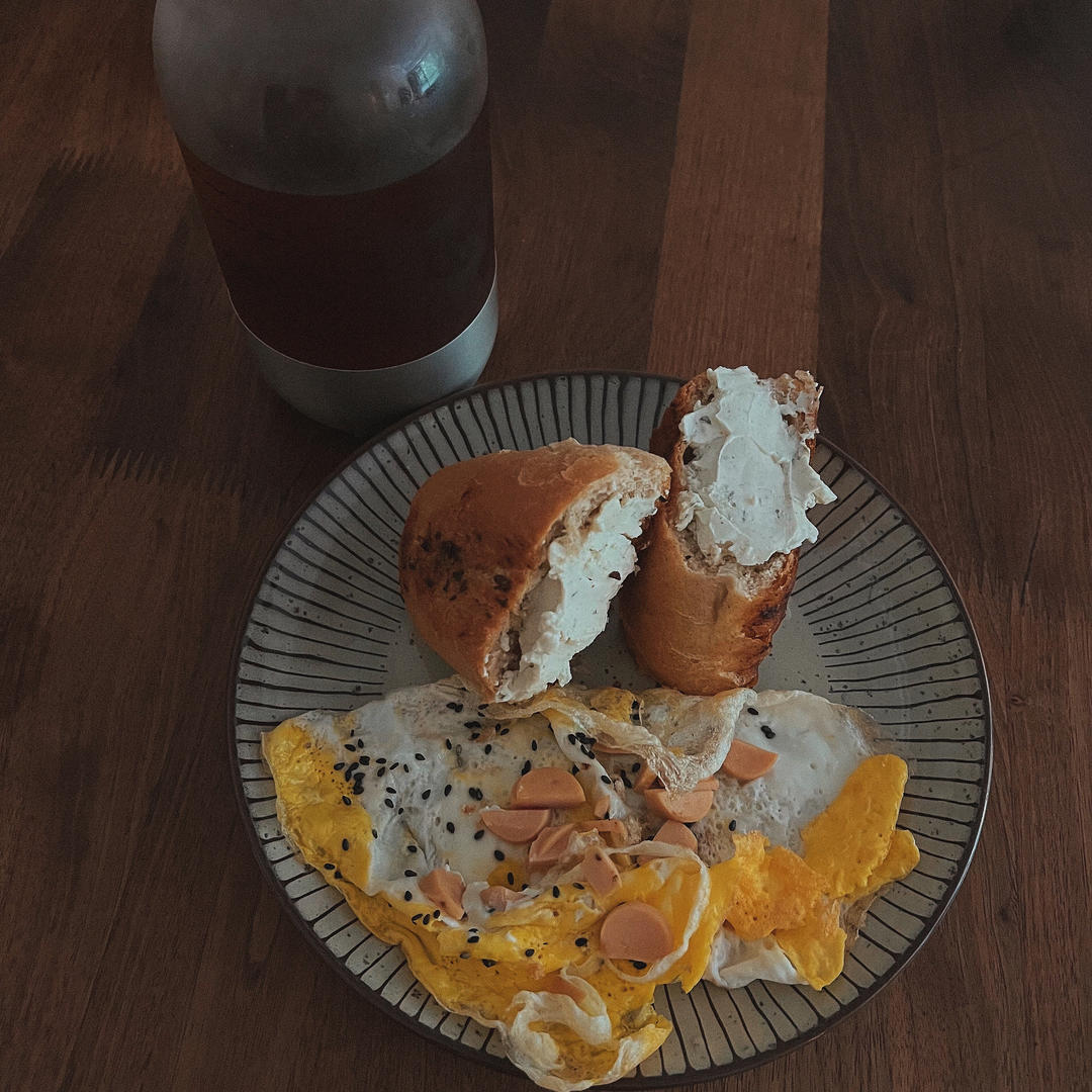 蒜香面包，无敌香超好吃😄