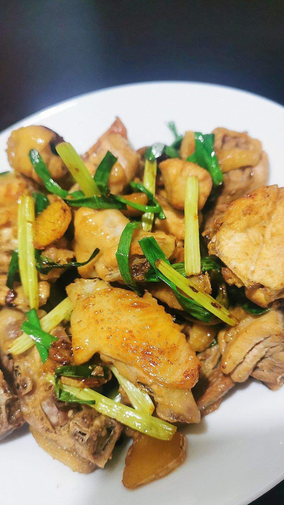 厨师长教你：“姜葱炒鸡”的家常做法，色香味俱全，赶紧收藏吧