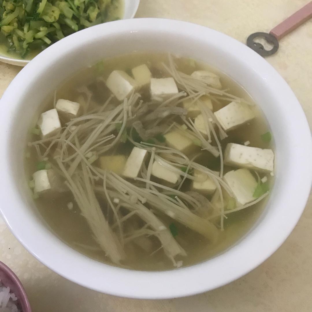 金针菇豆腐肉丝汤