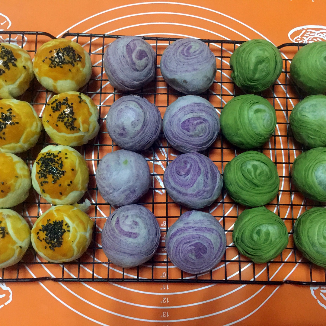 蛋黄酥~紫薯、抹茶、原味~花好月圆，中秋快乐~内附一次做六色蛋黄酥方法~