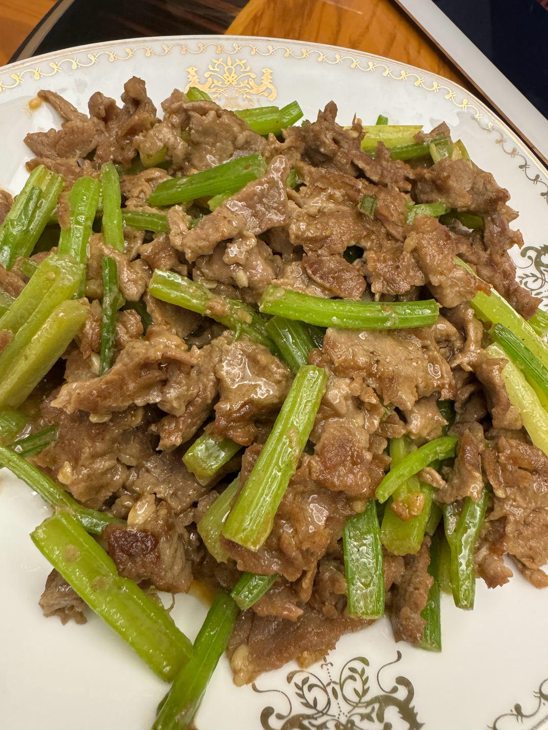 下饭神器又来了，试试这道芹菜炒牛肉！！