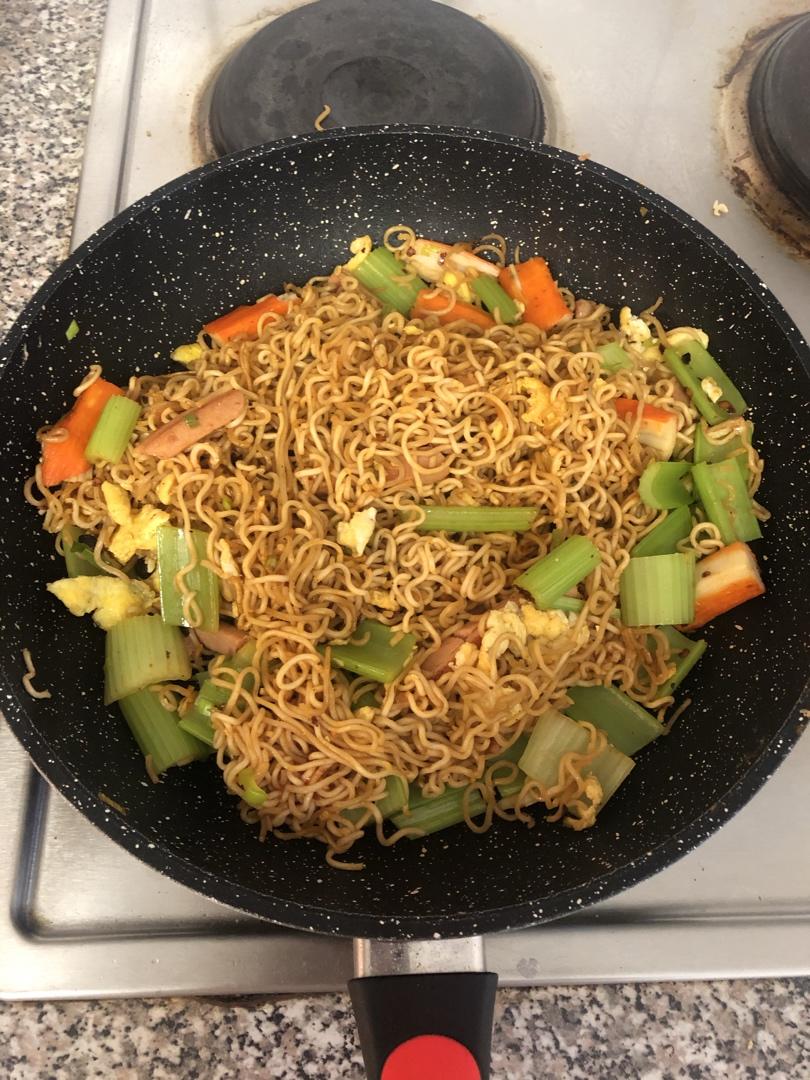 路边摊风味炒方便面