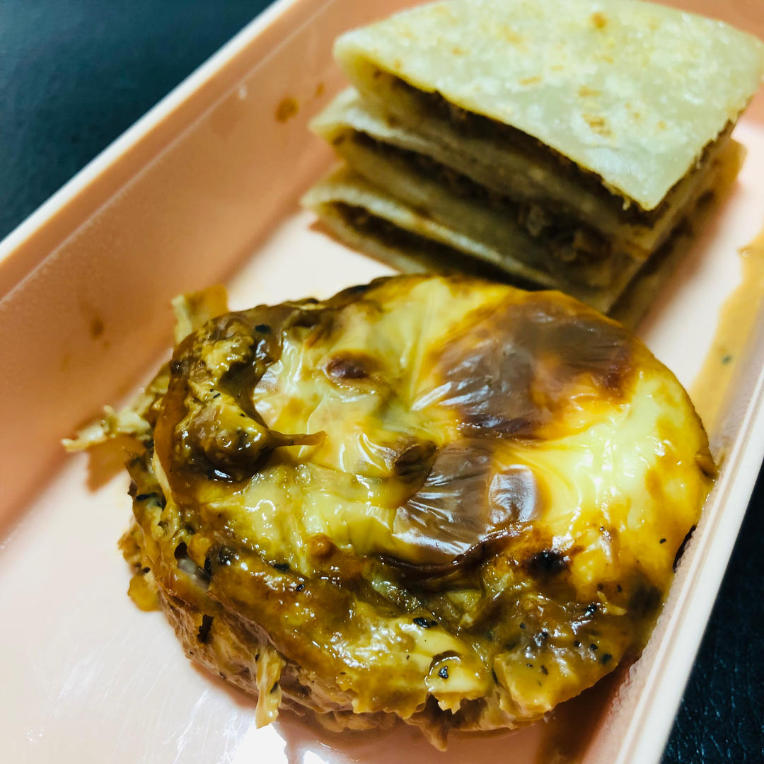 只需摆好材料去微波！惊艳全家的早餐端上桌：香肠奶酪烘蛋