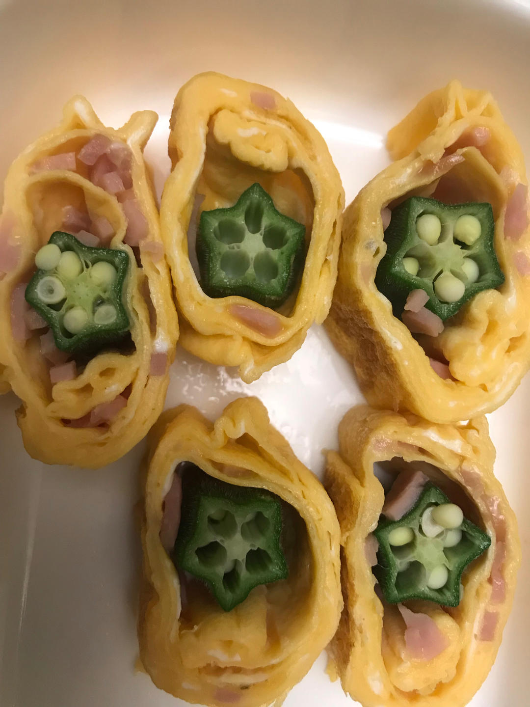 颜值超高的便当菜品👉🏼秋葵玉子烧✨