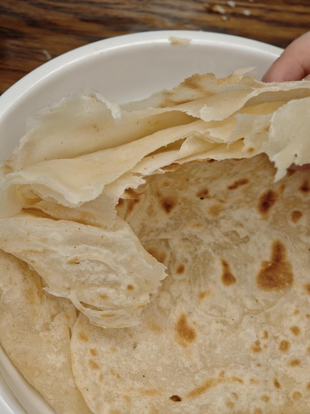 烙饼不硬的小窍门 掌握了你也能看出柔软多层凉了不硬的小油饼