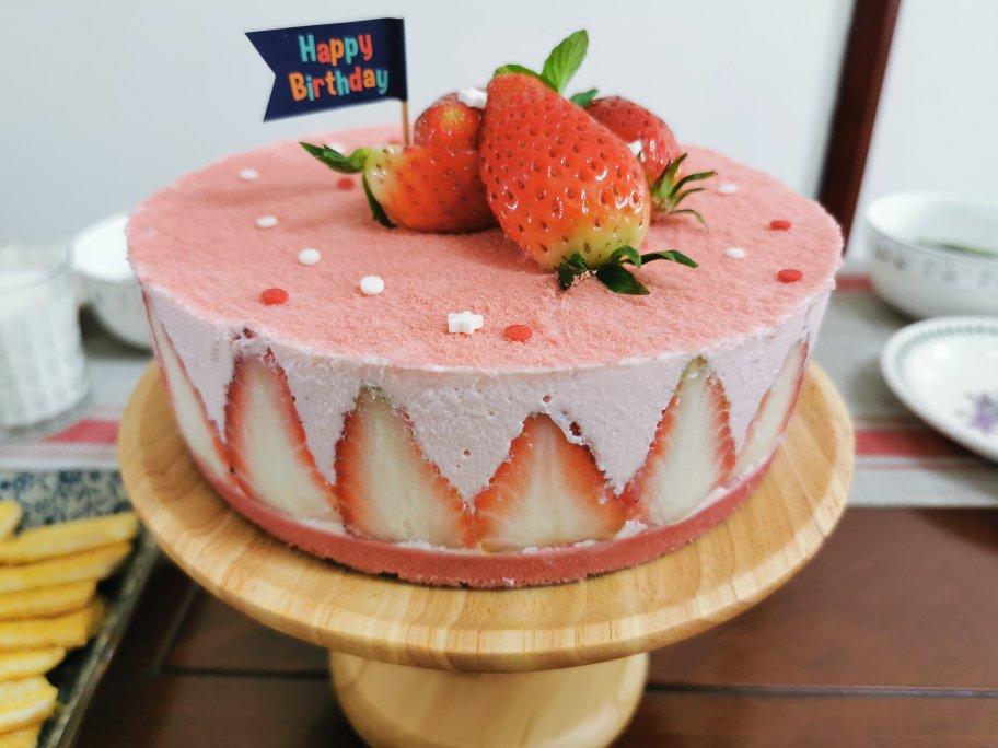 草莓慕斯蛋糕