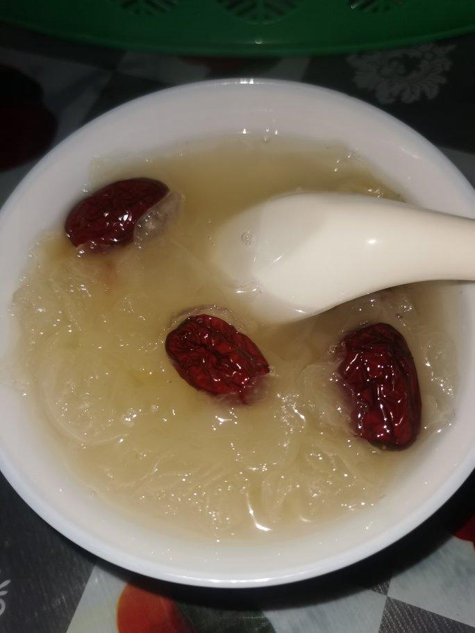 鲜银耳红枣汤 十分钟出胶