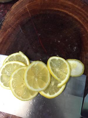 白糖腌柠檬的做法 步骤1