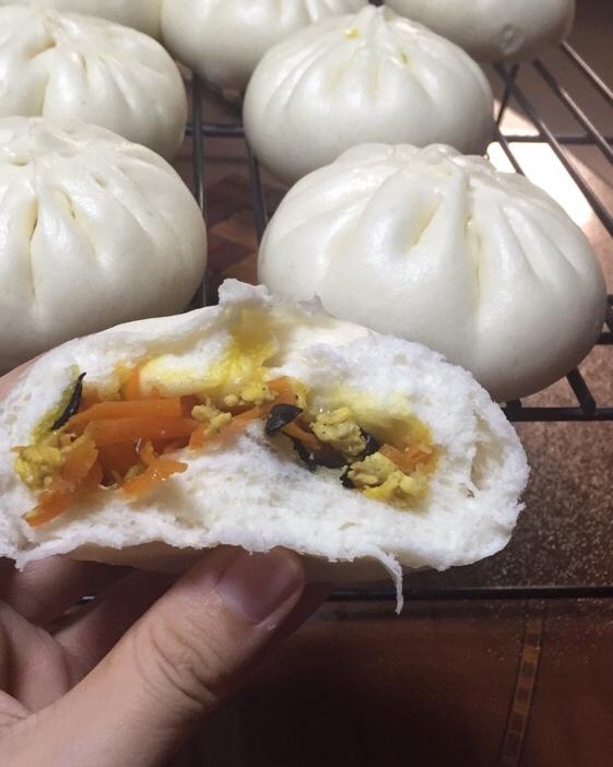 胡萝卜木耳鸡蛋包子——素包子也可以很好吃~