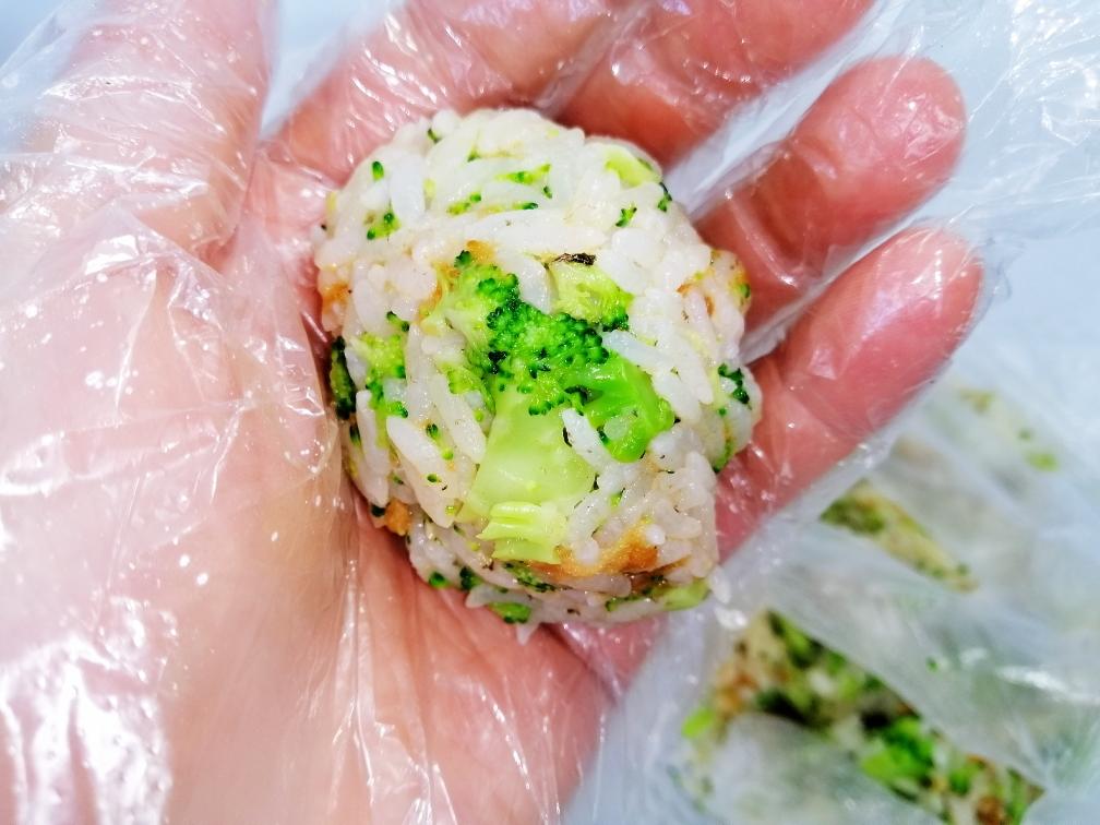 鳗鱼西蓝花寿司的做法步骤图 怎么做好吃 静之晗妈 下厨房