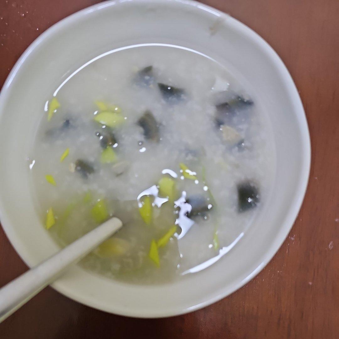 妈妈👩教我做的皮蛋瘦肉粥🥣简单快捷美味😋