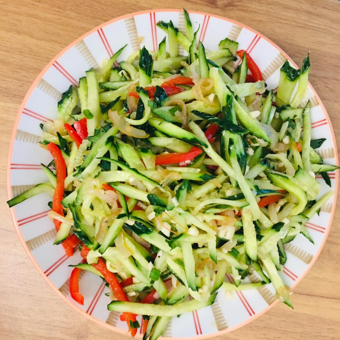 夏季爽口小吃 黄瓜拌海蜇