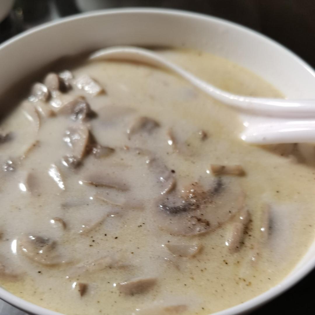 超惊艳奶油蘑菇汤(牛奶版本)