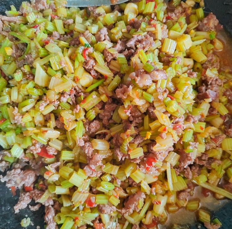 厨师长教你：“芹菜炒肉末”的家常做法，味道很赞，非常下饭