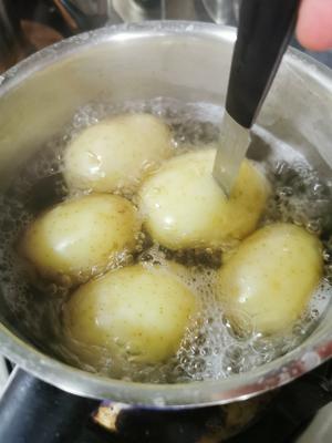 椒盐土豆的做法 步骤2