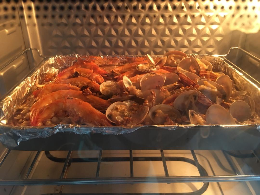 蒜蓉金针菇烤花蛤虾