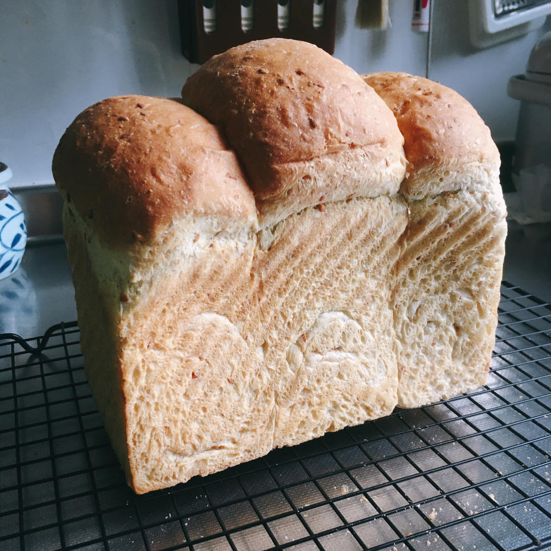 全麦亚麻籽吐司