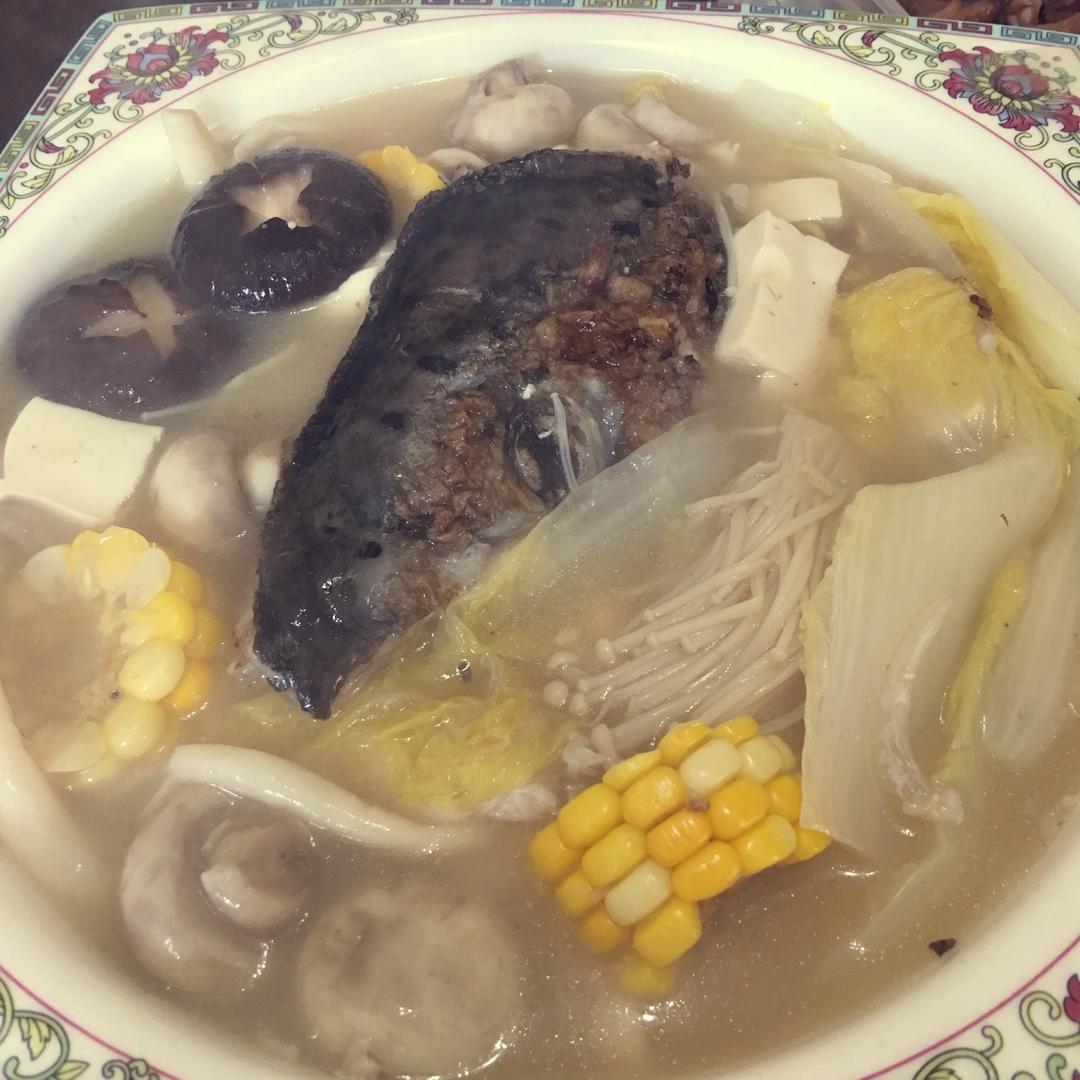 三文鱼头菌菇汤
