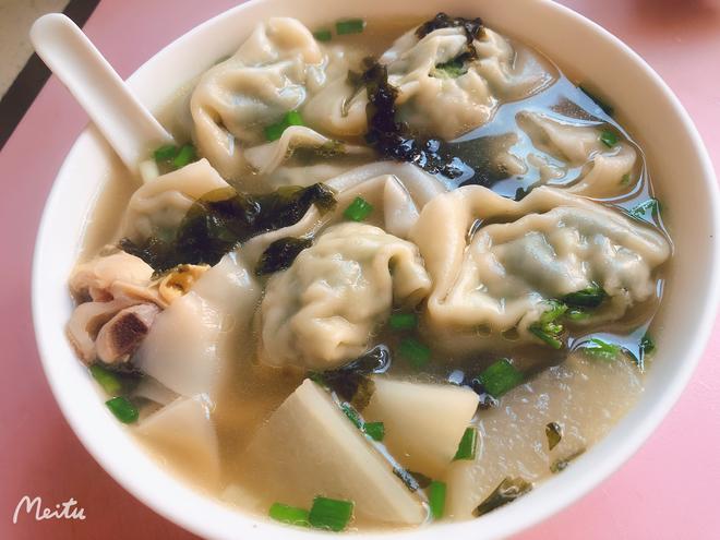 江南荠菜鲜肉大馄饨（鸡汤底）的做法